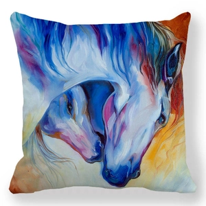 Gros plan du tissu peau de pêche avec motif de cheval coloré à l'aquarelle sur la housse