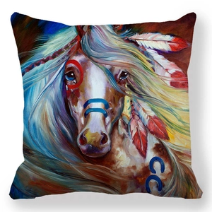 Détail de la texture du coussin avec peinture à l'huile de cheval et plumes natives