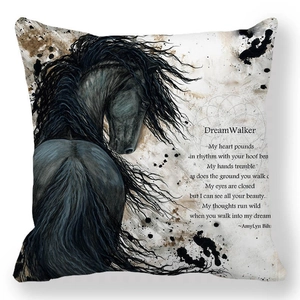 Housse de coussin en peau de pêche avec motif d'aquarelle de cheval noir et texte poétique