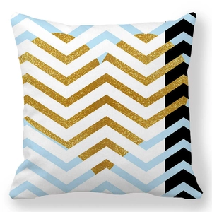 Housse de coussin en peau de pêche avec motif géométrique chevron bleu et doré