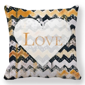 Housse de coussin carrée avec motif chevron noir et motif de cœur blanc love