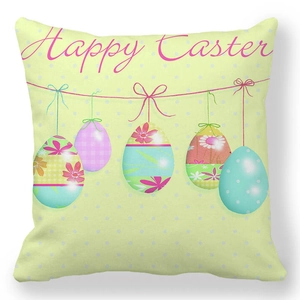 Detail van Pasen kussensloop met kleurrijke eieren en Happy Easter typografie