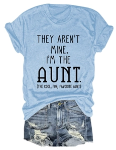 Casual light blue T-shirt with 'I'M THE AUNT' print and distressed denim shorts set