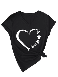 Detail of V-neck short sleeve tee with heart palm tree print and knotted side hem
