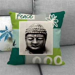 Fodera per cuscino in lino con Buddha, testo Peace e motivi geometrici su divano