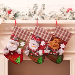 Calza di Natale in Cartone Animato 3D Sacchetto Regalo in Tessuto Non Tessuto Con Babbo Natale Pupazzo di Neve Renna Per Camino