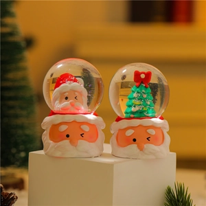 Boules de cristal de Noël avec Père Noël et sapin, lumière LED et base en résine