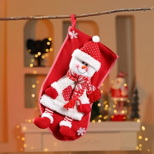 Grande chaussette de Noël rouge avec bonhomme de neige 3D et flocons brodés blancs