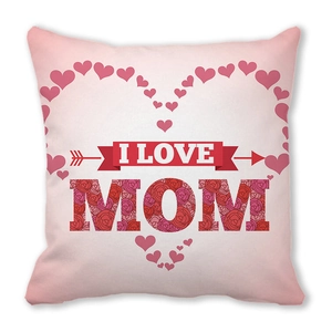 Λεπτομέρεια του I LOVE MOM φλοράλ γράμματα σε τετράγωνη μαξιλαροθήκη για τη Γιορτή της Μητέρας