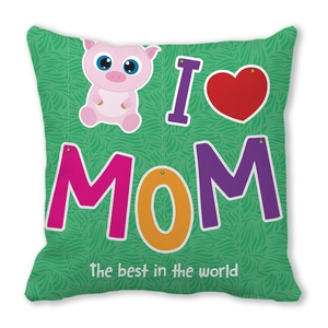 Detailaufnahme Kissenbezug mit I Love Mom Text und süßem Schweinchen Design