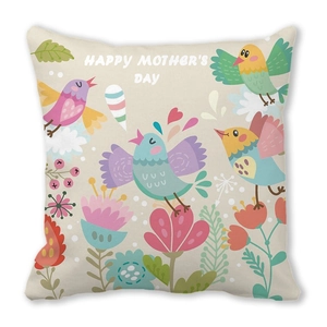 Détail de la taie d'oreiller Fête des Mères avec oiseaux colorés et motifs floraux