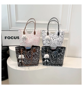 Graffiti tote bags in four colors with cute cloud plush charms and artistic prints