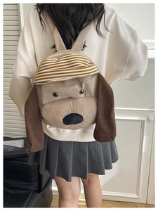 Detailansicht der beigen Kordstruktur eines niedlichen Rucksacks im Hunde-Design