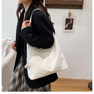 Detail of the HYLDIA LONDON embossed logo on a beige leather tote bag for women