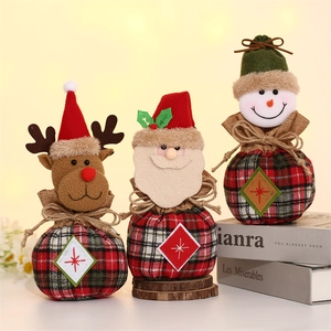 Weihnachtliche Jutesäcke mit Weihnachtsmann, Schneemann und Rentier in Karomuster