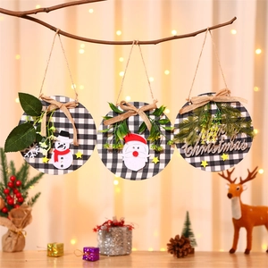 Dreiteiliges Weihnachts-Holzanhänger-Set mit Karomuster und festlichen Motiven für Türen