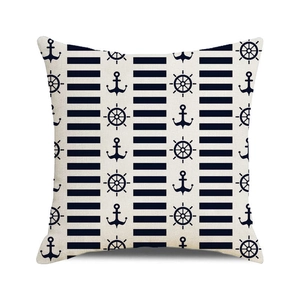 Gros plan d'une housse de coussin nautique avec texture en lin et motif d'ancre marine