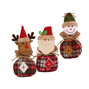 Drei Weihnachts-Geschenkbeutel aus Jute mit Weihnachtsmann-, Schneemann- und Rentier-Motiv