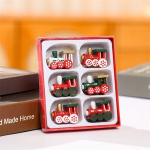 Lot de 6 ornements de train de Noël en bois rouge et vert avec des pois festifs