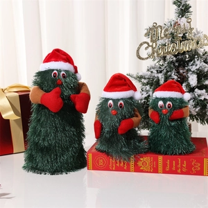 Set mit drei plüschigen musikalischen Weihnachtsbäumen mit Hüten und Handschuhen