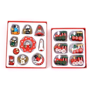 Coffret de suspensions de Noël en bois avec mini trains et figurines pour décoration