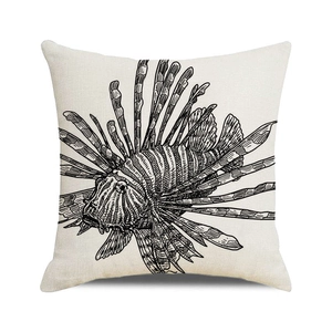 Fodera per cuscino in lino con schizzo di pesce leone su sfondo in tessuto beige