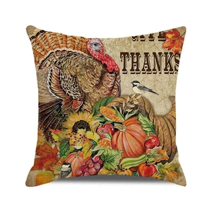 Detail van Give Thanks kussensloop met kalkoen, pompoen en herfstbladeren prints