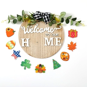 Plaque de bienvenue en bois avec icônes interchangeables et nœud à carreaux noir et blanc