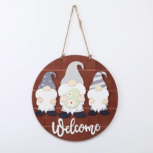 Close-up of wooden welcome sign featuring three detailed 3D gnomes with floral egg