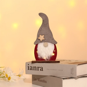 Gnome de Noël en bois à LED avec découpe en étoile et lumières chaudes scintillantes