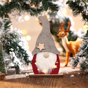 Gnome de Noël à LED en bois avec chapeau en feutre et étoile pour décor de fête chaleureux