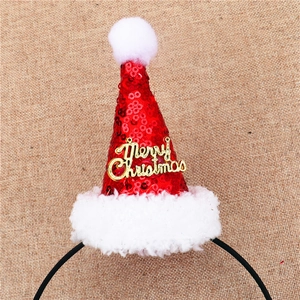 Dettaglio cerchietto con mini cappello di Babbo Natale rosso e scritte dorate