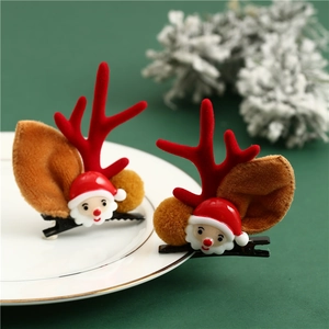 Details von Weihnachts-Rentier-Haarspangen mit Plüschkugeln und Weihnachtsmann-Motiven