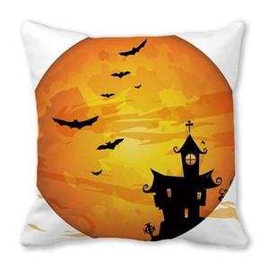 Detailansicht Halloween-Kissenbezug mit gruseligem Schloss und Fledermäusen vor dem Vollmond