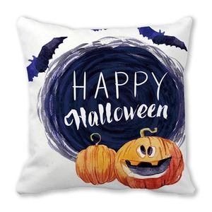 Detailansicht des Halloween Kissenbezugs mit Aquarell Kürbissen und Happy Halloween Schrift