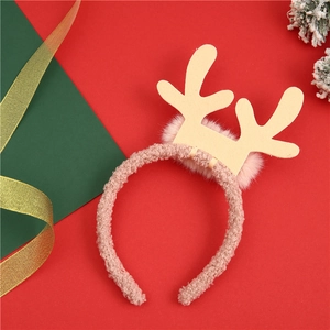 Detail van roze rendiergewei-hoofdband van fleece met zachte pluche voor de Kerst