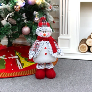 Pupazzo di neve in peluche con cappello e sciarpa tartan per decorazioni natalizie