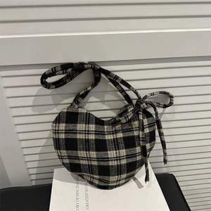 Sac fourre-tout élégant en forme de cœur à carreaux noirs et blancs avec nœud