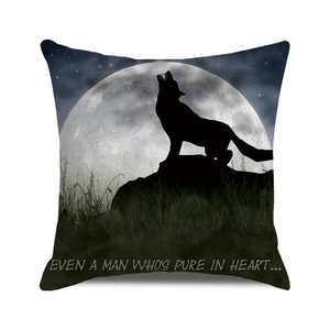 Funda de cojín Halloween con silueta de lobo aullando y luna de estilo gótico
