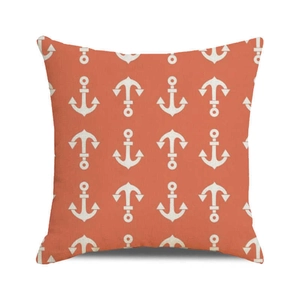 Détail du tissu en toile corail durable avec des motifs d'ancres marines sur la housse de coussin