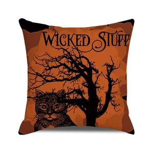 Halloween Kissenhülle mit schwarzer Katze, kahlem Baum und Wicked Stuff Schriftzug