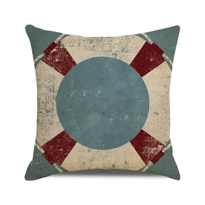 Detail eines Kissenbezugs mit Rettungsring und historischem Seekarten-Muster-Design