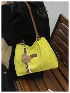 Borsa shopper vintage in velluto a coste da donna, grande borsa a spalla con ciondolo.