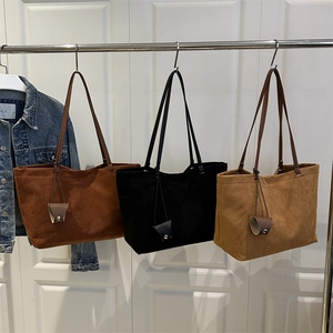 Vintage Large Capacity Suede Tote Bag For Women Minimalist Frosted Shoulder Bag Retro Soft Commuter Handbag With Charm