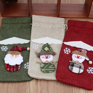 Sacchetti regalo di Natale in juta con toppe di Babbo Natale e pupazzo di neve
