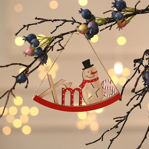 Adorno navideño de madera de caballo balancín con muñeco de nieve y texto de Xmas