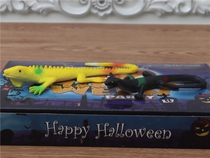 Realistische zachte rubberen hagedissen voor Halloween-grappen en griezelige decoratie