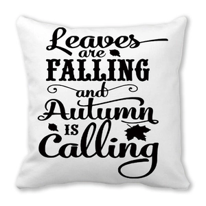 Detalle de funda de almohada suave con texto de otoño y patrón de hojas de membrillo