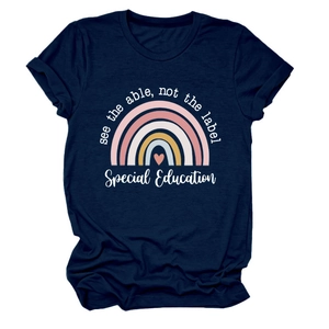 T-shirt en coton bleu marine avec motif arc-en-ciel coloré et détail de slogan positif