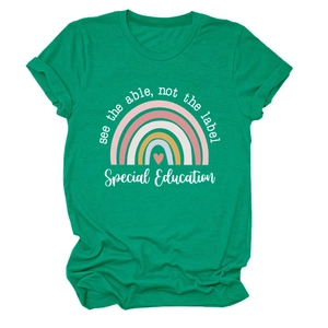 T-shirt vert à plat avec imprimé arc-en-ciel see the able not the label en coton